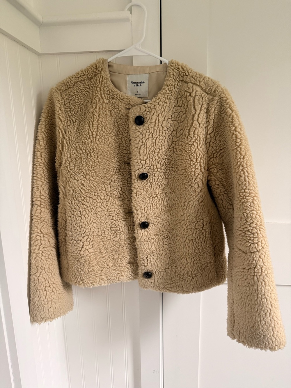 Abercrombie & Fitch Beige/Cream Teddy Sherpa Leather Buttoned Jacket. Size small